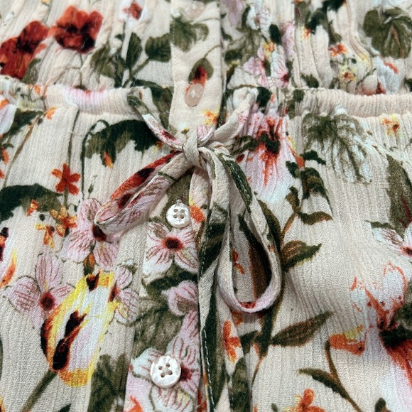 Hillary Radley, size medium floral blouse, button up with tie up, - Picture 7 of 12